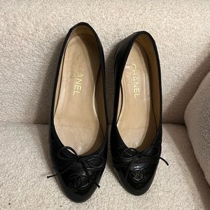 Chanel Classic Ballet Flats - Black/37